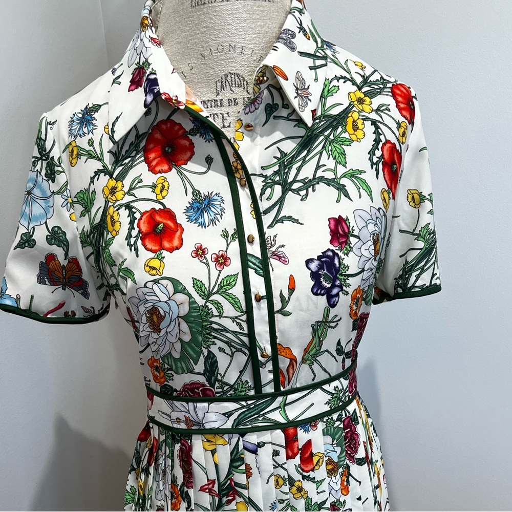 Brand new dress. Side zipper and front buttons. Beautiful flowers 🌺 fabric.